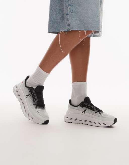 ON Cloudtilt Sneakers bianche e nere ASOS