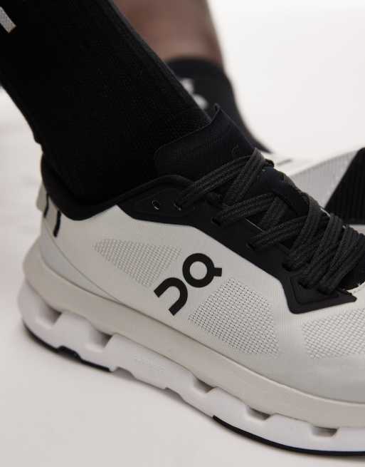 ON Cloudzone Sneaker in Schwarz und Weiß, 4 von 5