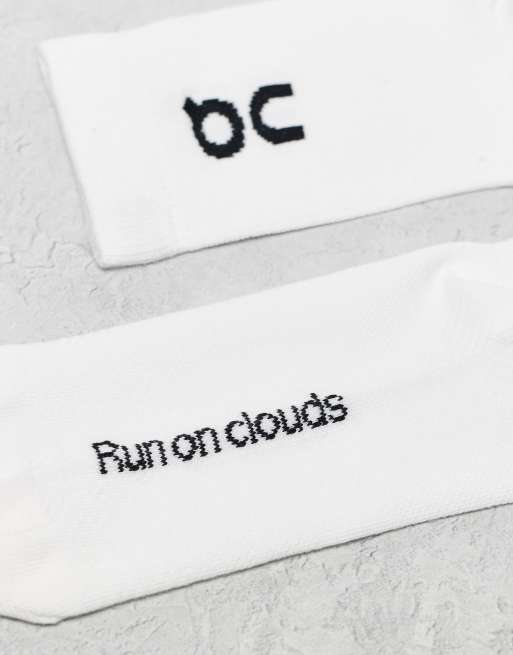 On lot de 3 paires de chaussettes montantes à logo blanches, 2 de 3
