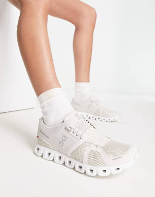 On Running - Cloud 5 - Sneaker in Beige und Weiß-Neutral