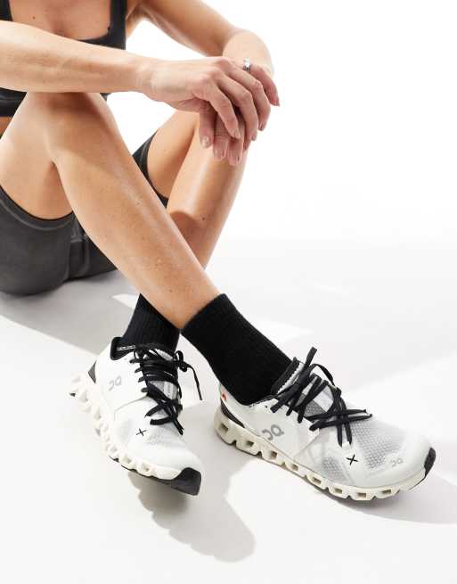 On Running – Cloud X 3 Training – Sneaker in Weiß und Schwarz, 3 von 5