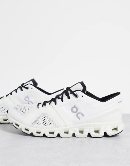 On Running - Cloud X - Sneakers in wit en zwart