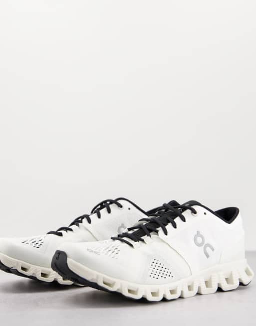 On Running - Cloud X - Sneakers in zwart met wit 