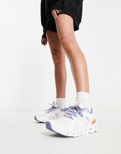 On Running - Cloudrunner - Sneakers in wit 