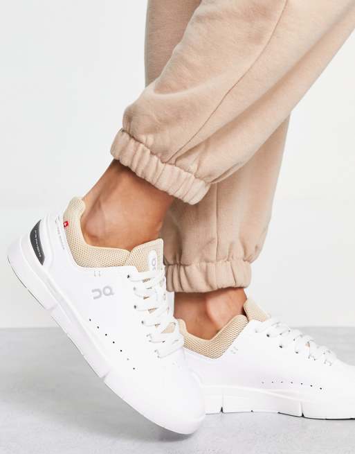 On Running – Roger Advantage – Biało-beżowe buty sportowe | ASOS