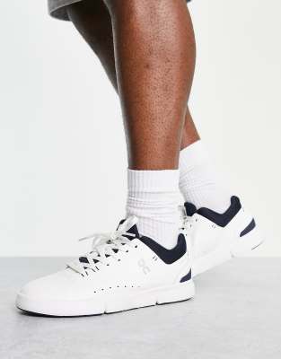 navy running trainers