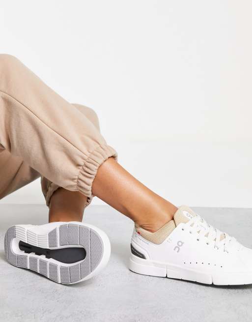 On Running Roger Advantage trainers in white and sand | ASOS