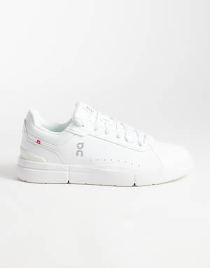 ON The Roger Advantage Tennis trainers in white