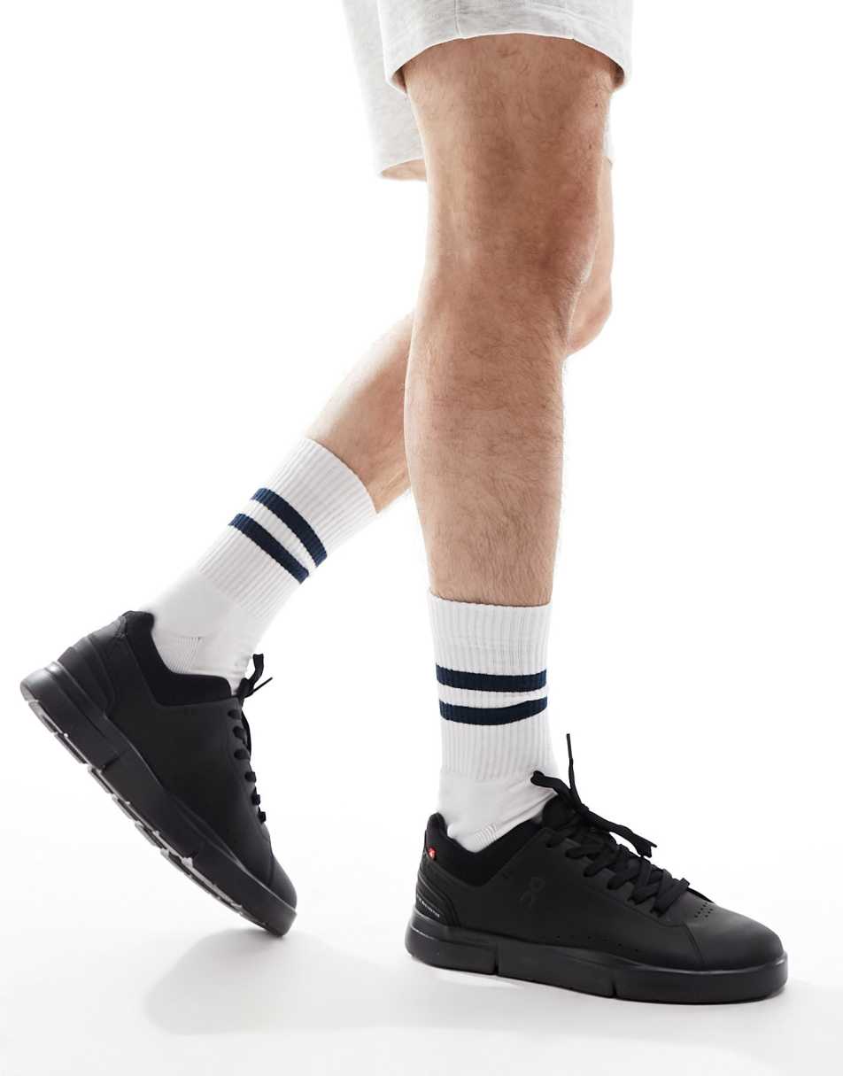 ON The Roger Advantage trainers in black