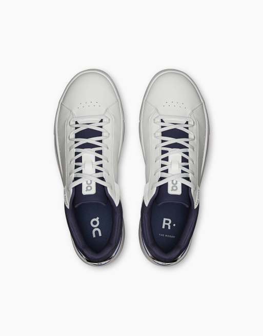 ON The Roger Advantage trainers in white and grey, 3 of 4
