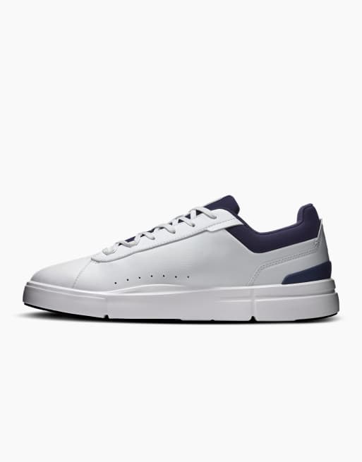 ON The Roger Advantage trainers in white and grey, 4 of 4