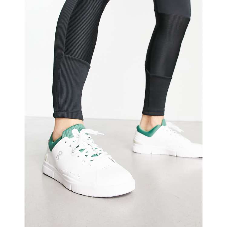 advantage sneaker vs stan smith