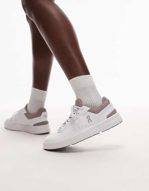 ON - zapatillas de deporte The Roger Advantage en blanco y morado, 3 de 5