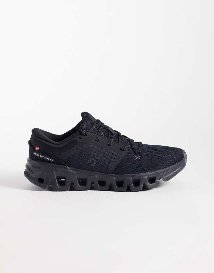 On zapatillas de entrenamiento Cloud X 5 en triple black