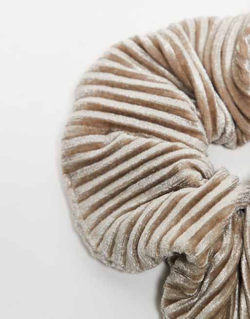 ONLY 2-pack scrunchies in beige & gold glitter, 3 of 3