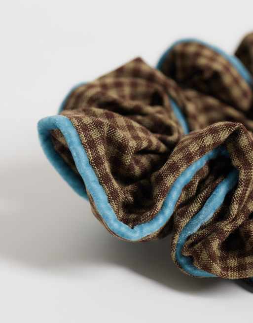 ONLY 2-pack scrunchies in brown & blue check, 3 of 3