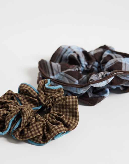ONLY 2-pak scrunchies i brun og blå tern, 2 af 3