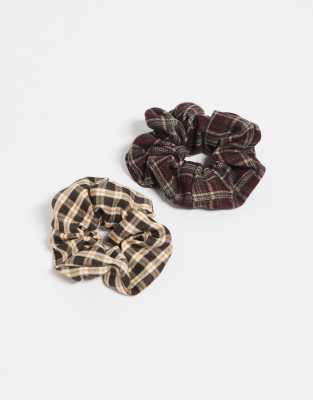 ONLY - 2er-Pack karierte Scrunchie-Haargummis in Braun und Burgunderrot-Bunt