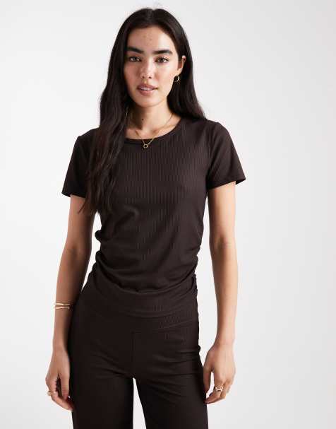 ONLY - Active - Geribbelde top met korte mouwen in chocoladebruin, deel van co-ord set - view 1