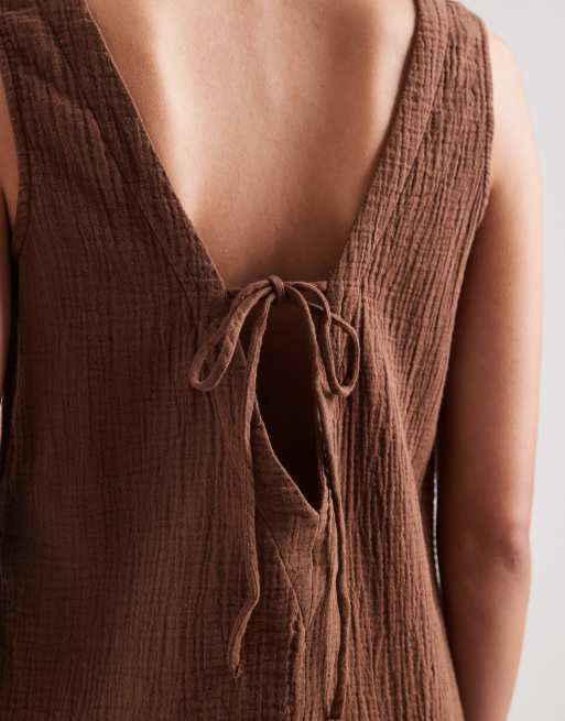 ONLY – Ärmelloses Minikleid aus Musselinstoff in Schokobraun mit Bindedetail am Rücken, 3 von 4