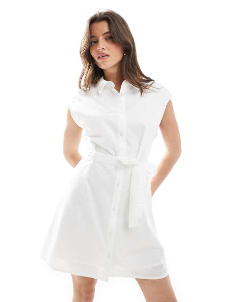 ONLY – Ärmelloses Minikleid in Weiß mit Bindegürtel - view 1