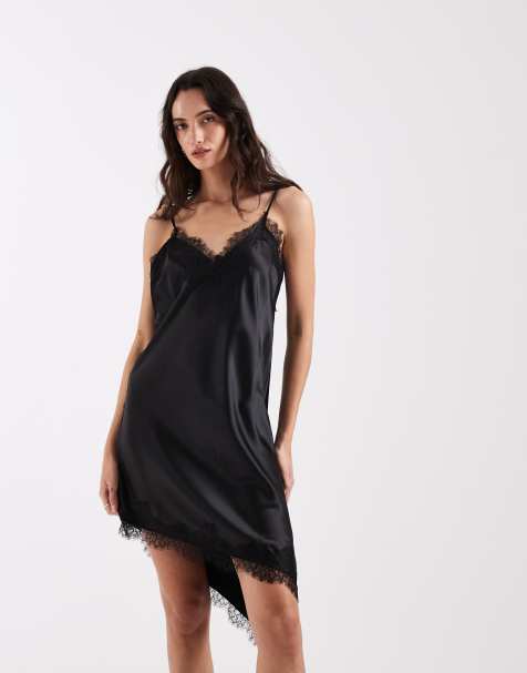 ONLY - Asymmetrisk sort cami-kjole i satin med blondekant - view 1