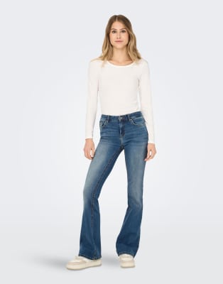 ONLY - Ausgestellte Jeans aus mittelblauem Denim