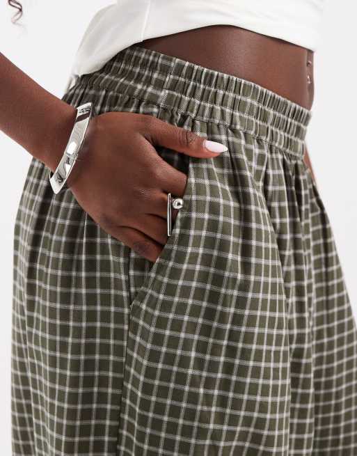 ONLY balloon pants in green and white plaid , 4 of 5