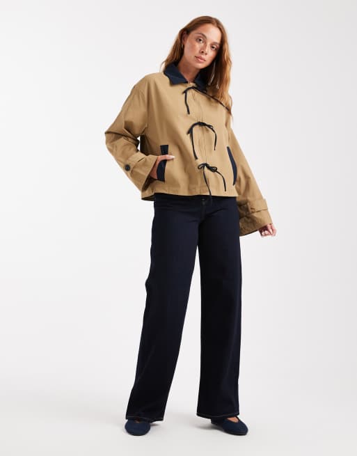 ONLY - Beige kort trenchcoat med bindebånd foran, 2 af 4
