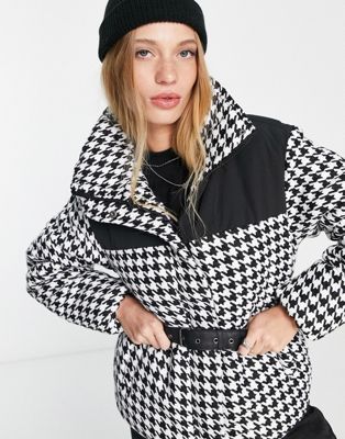 Only belted padded jacket in black and white houndstooth