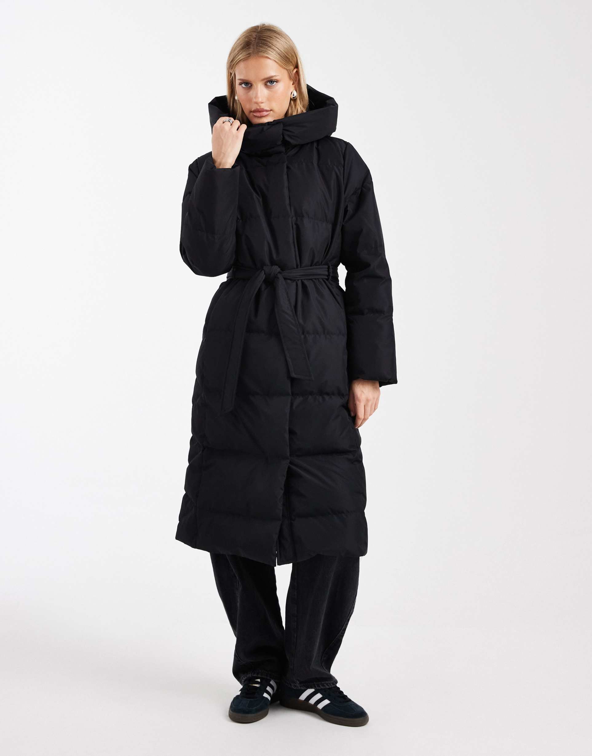 only belted puffer coat in black