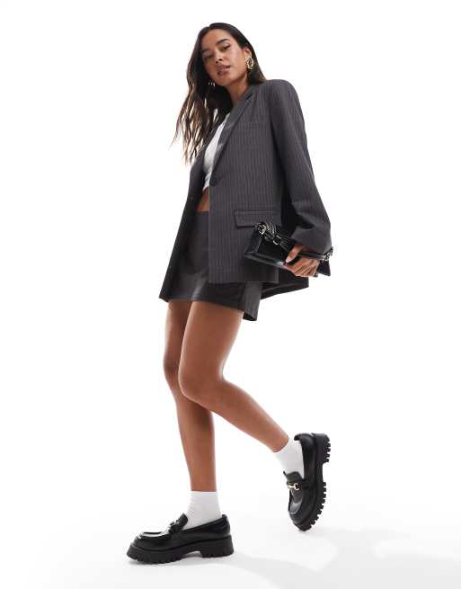 ONLY – Blazer in Anthrazit mit Seitenschlitz und Nadelstreifen, Kombiteil