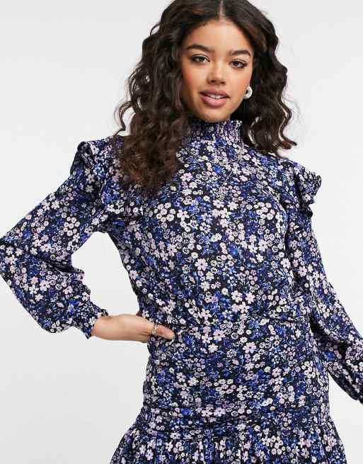 Only - Blusa accollata con volant e stampa viola e blu a fiori in coordinato