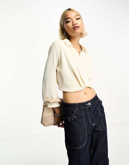 Only - Blusa taglio corto beige con incrocio sul davanti e scollo a V 