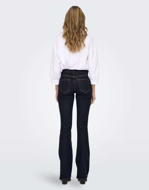 ONLY Blush jeans med medelhög midja, utsvängda ben och stay-blue tvätt i blå denim, 2 av 7