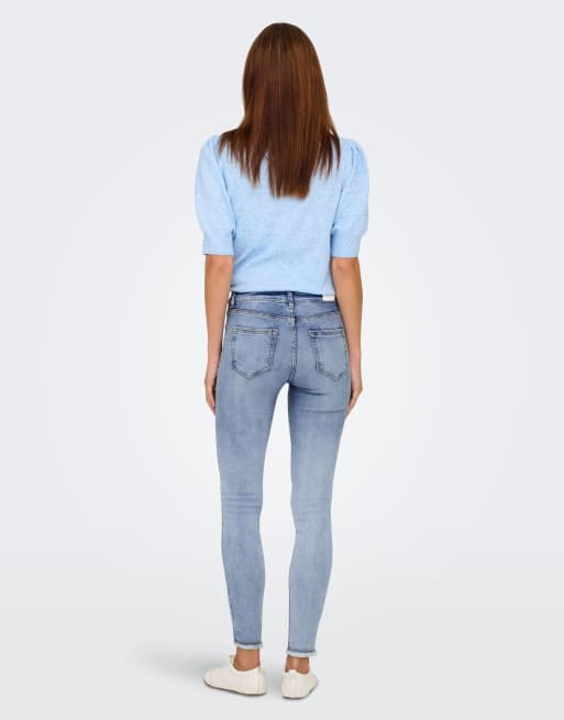 ONLY Blush vaqueros pitillo de talle medio hasta el tobillo con bajo sin rematar en denim azul, 2 de 7