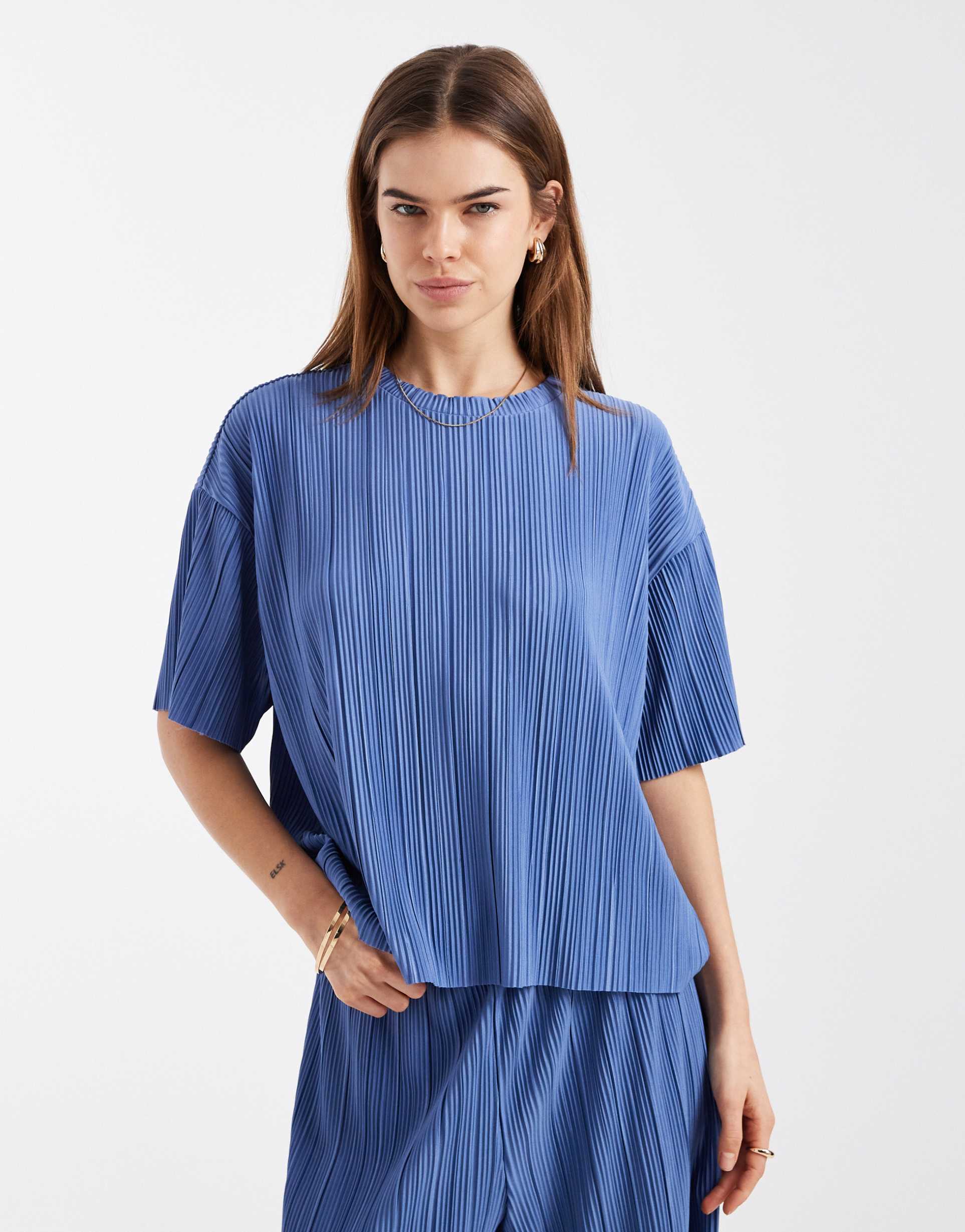 only boxy plisse t-shirt in blue - part of a set