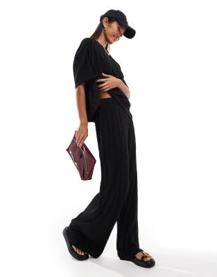 boxy plisse wide leg pants in black - part of a set