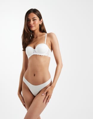 ONLY - Brazilian-Slip aus Spitze in Weiß