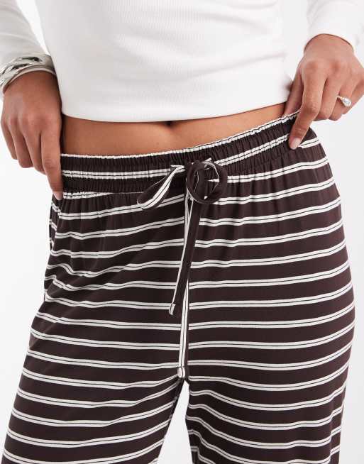 ONLY broek met strikceintuur en wijde pijpen in chocoladebruine streep, 5 van 5