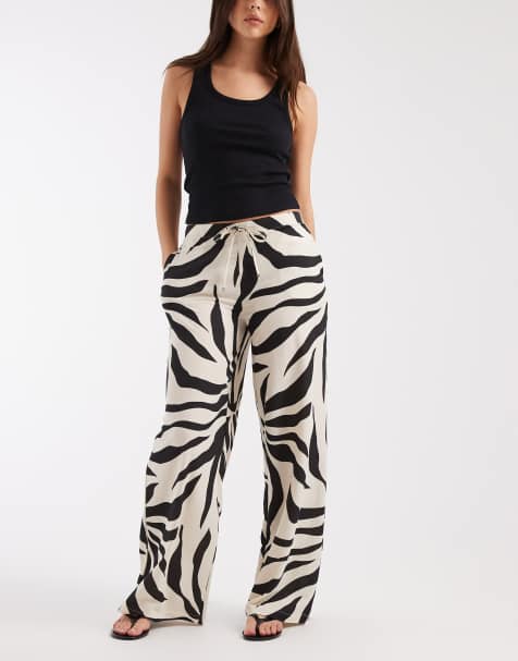 ONLY - Broek met wijde pijpen en elastische taille in zwarte bloemenprint - view 1