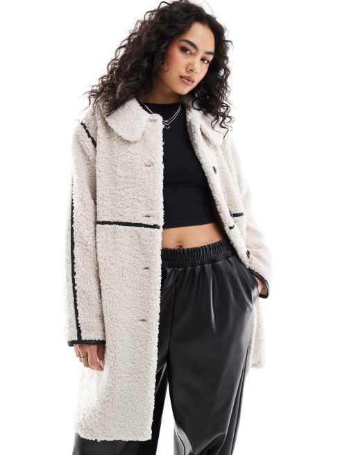 Only - Cappotto in montone color panna con dettagli a contrasto