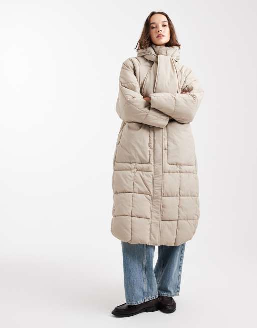 ONLY - Cappotto taglio lungo trapuntato color pietra con sciarpa