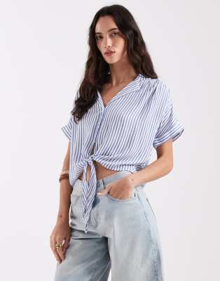 Chemise courte avec épaules tombantes et rayures, à nouer - Bleu et blanc 38