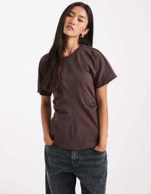 ONLY ONLY cinch waist t-shirt in chocolate-Brown