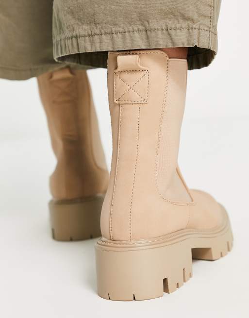 Only cleated sole Chelsea boots in camel