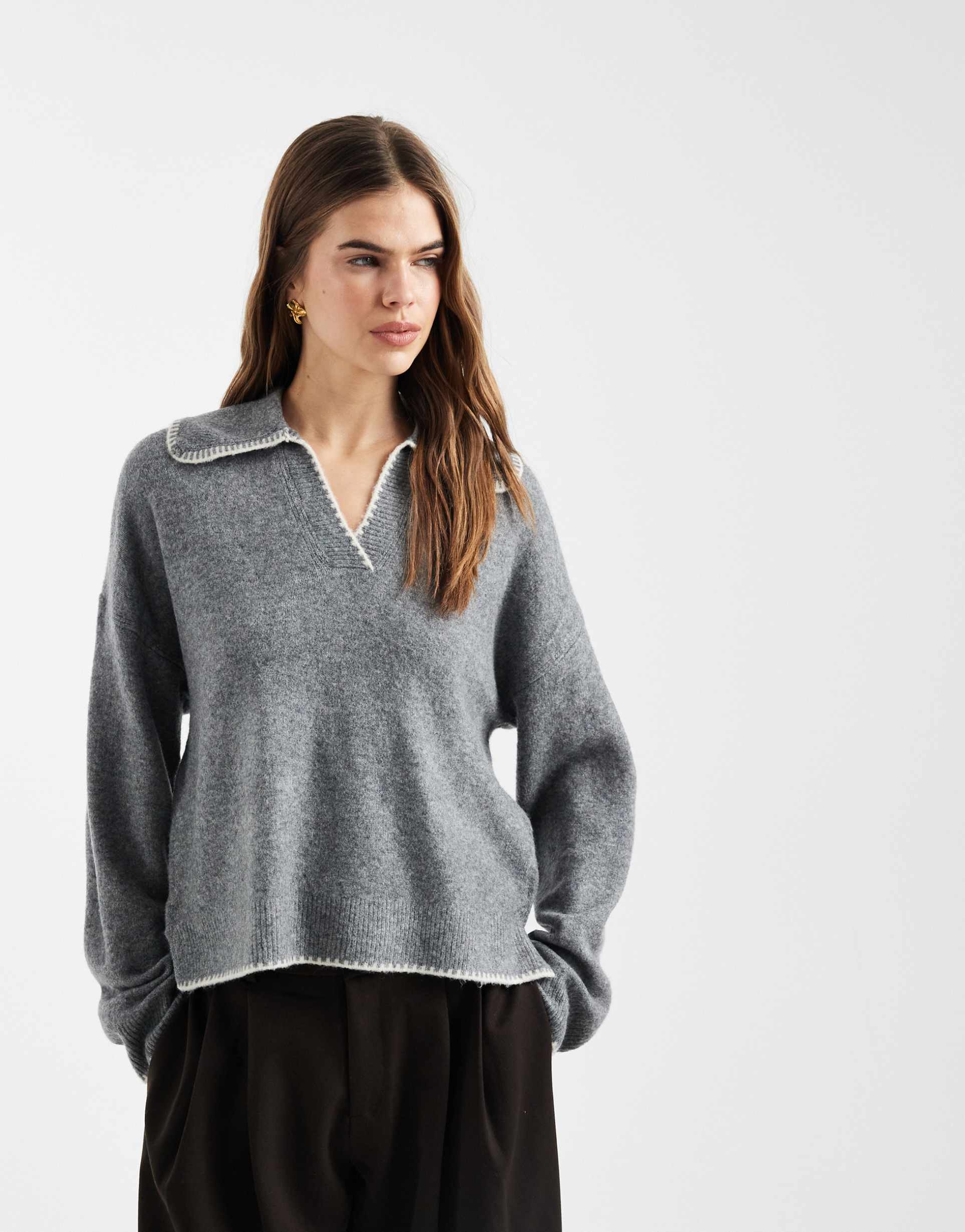 only contrast stitching knit polo shirt in gray