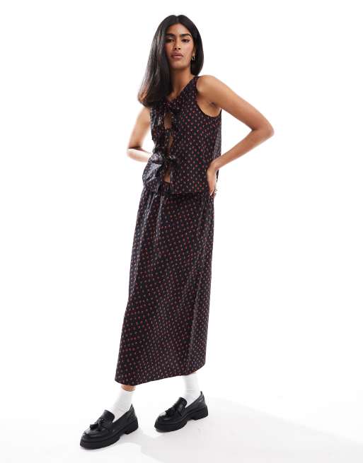 ONLY - Coordinato a fiori con gilet allacciato sul davanti e gonna midi