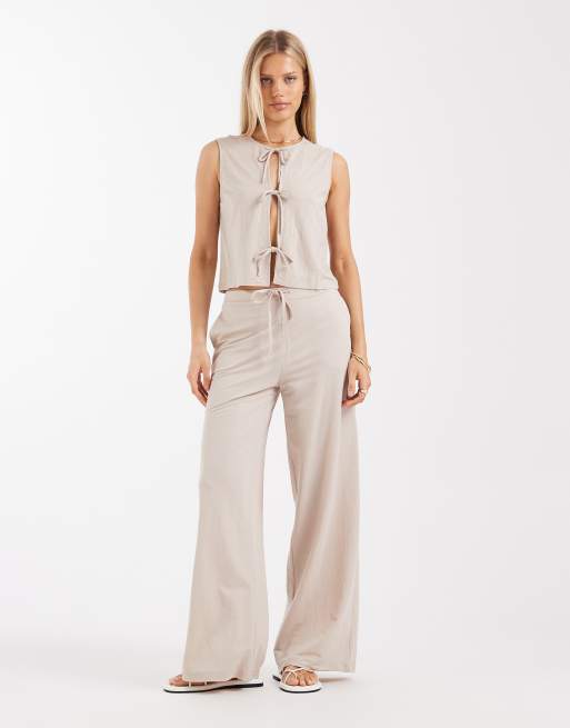 ONLY - Coordinato color pietra testurizzato con top senza maniche allacciato sul davanti e pantaloni a fondo ampio