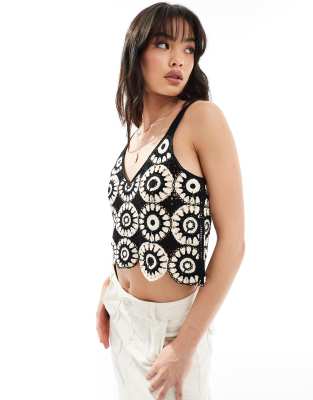ONLY ONLY cropped crochet top in mono circle print-Black